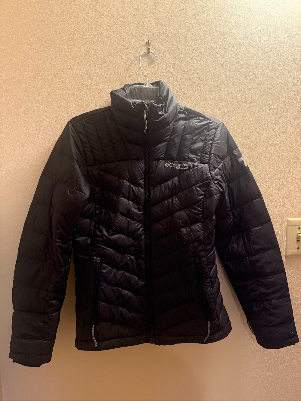 Columbia Titanium Black Quilted Packable Jacket